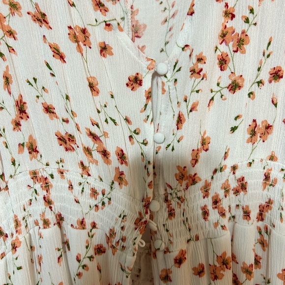 Forever 21 Floral Top with Orange and White Design-L-front opens up- cut out - Picture 5 of 13